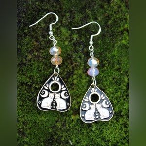 😺 Ouji kitty shiny dangle earrings